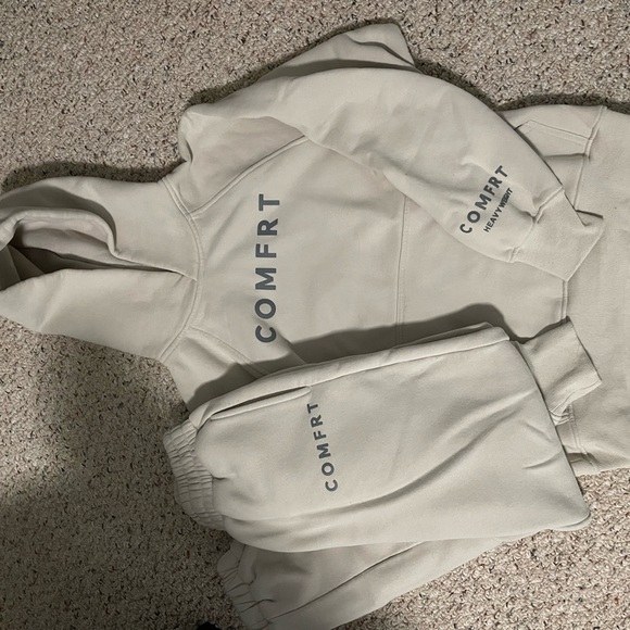 Comfrt Heavy Weight Beige Women's Sweatshirt & Joggers - Picture 2 of 4